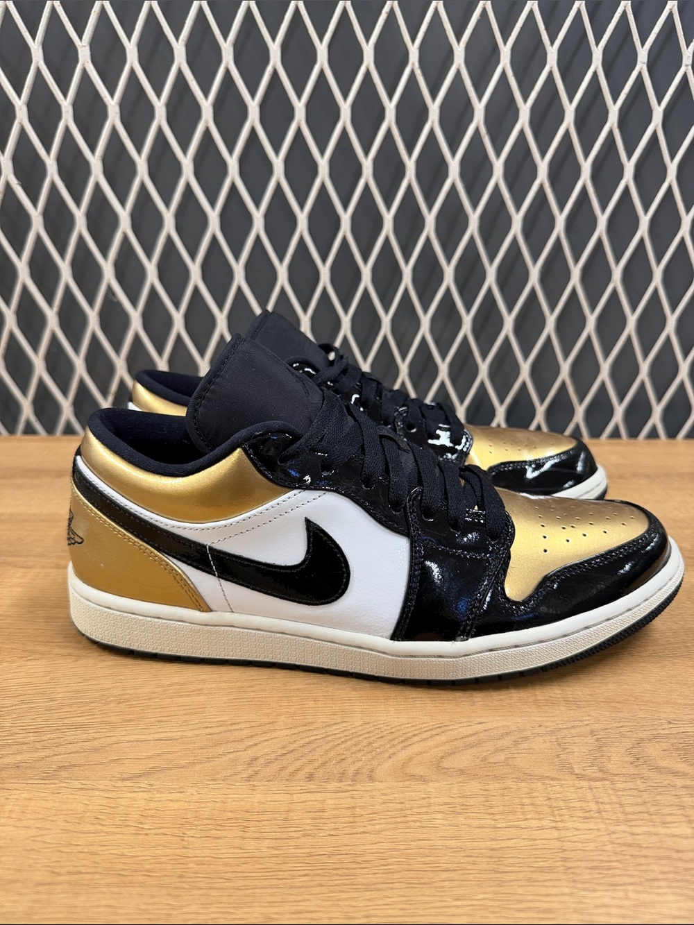 Nike Men’s Low-Top Sneakers - Black/Gold/White